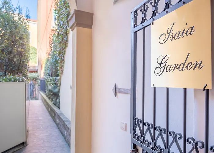 Isaia Garden -Private Garden Spa Bath Bolognarooms