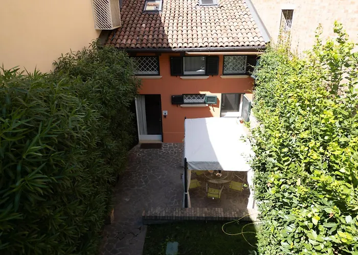 Isaia Garden -Private Garden Spa Bath Bolognarooms
