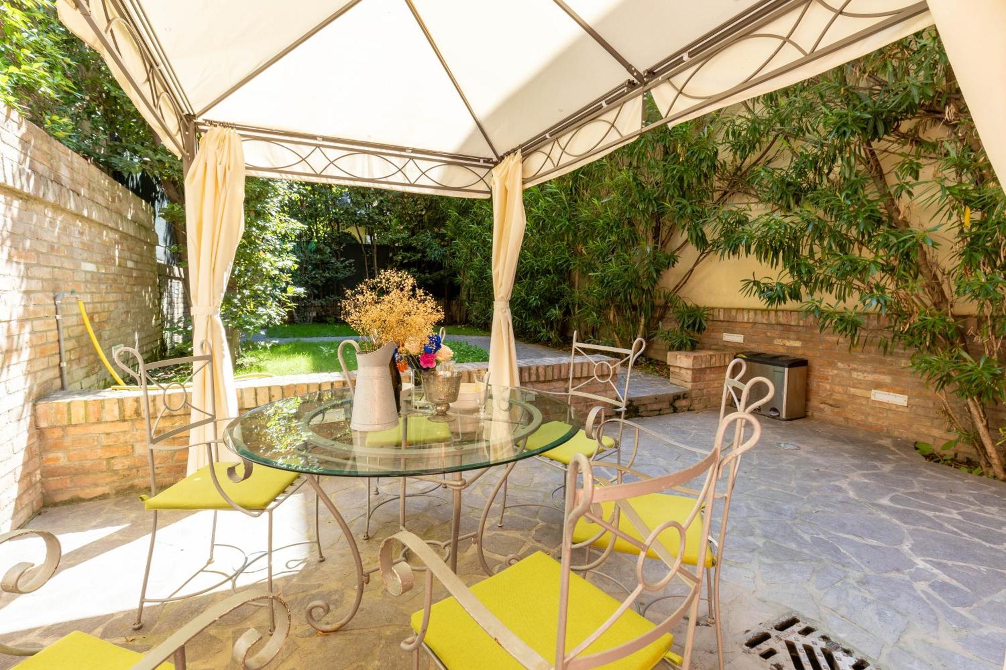 Hébergement de vacances Isaia Garden -private Garden Bath Bolognarooms *