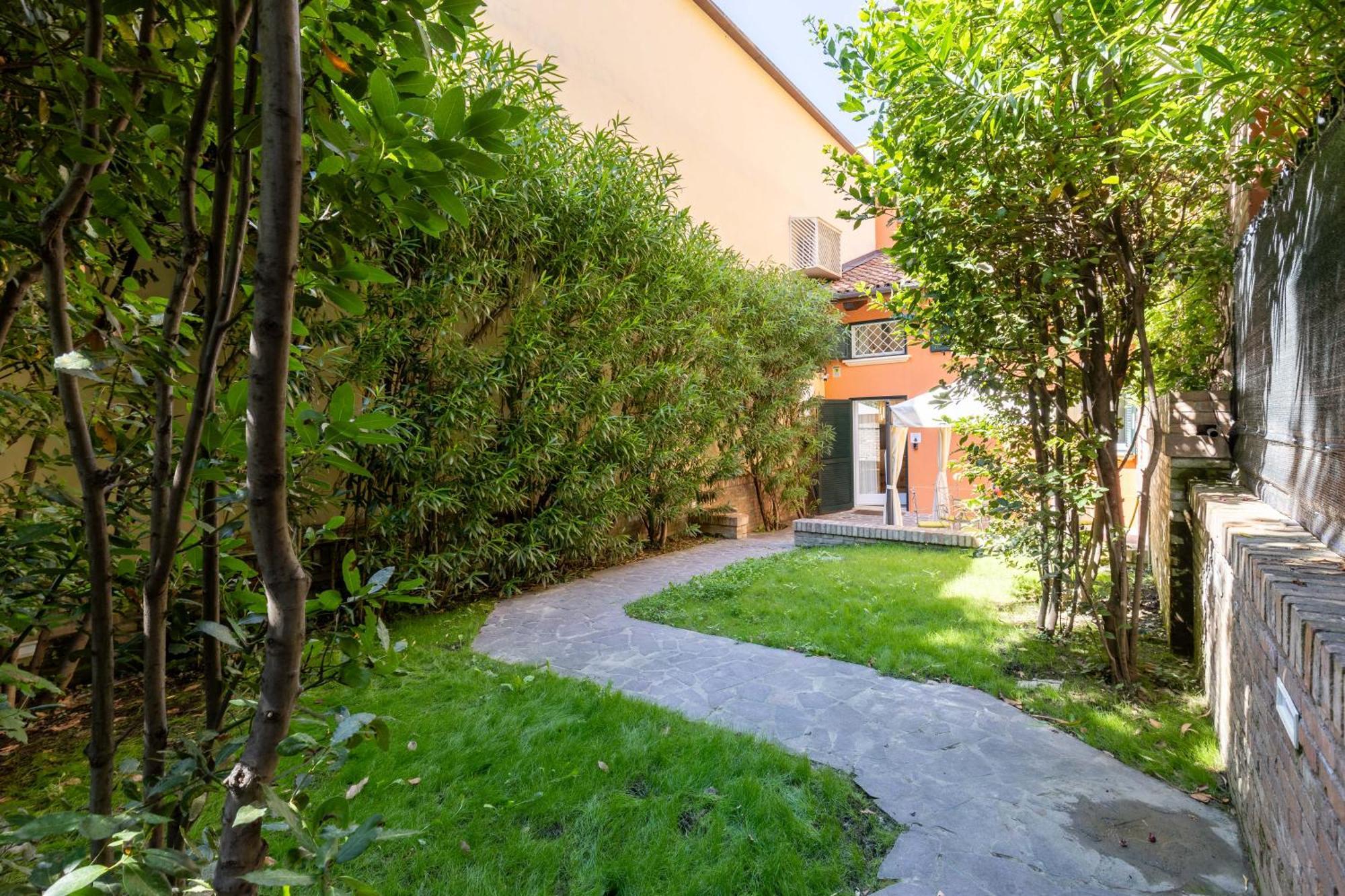Isaia Garden -private Garden Bath Bolognarooms Bologne