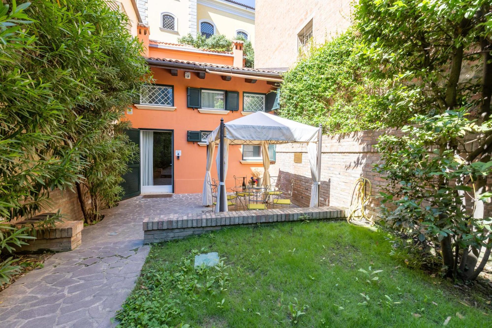 Hébergement de vacances Isaia Garden -private Garden Bath Bolognarooms