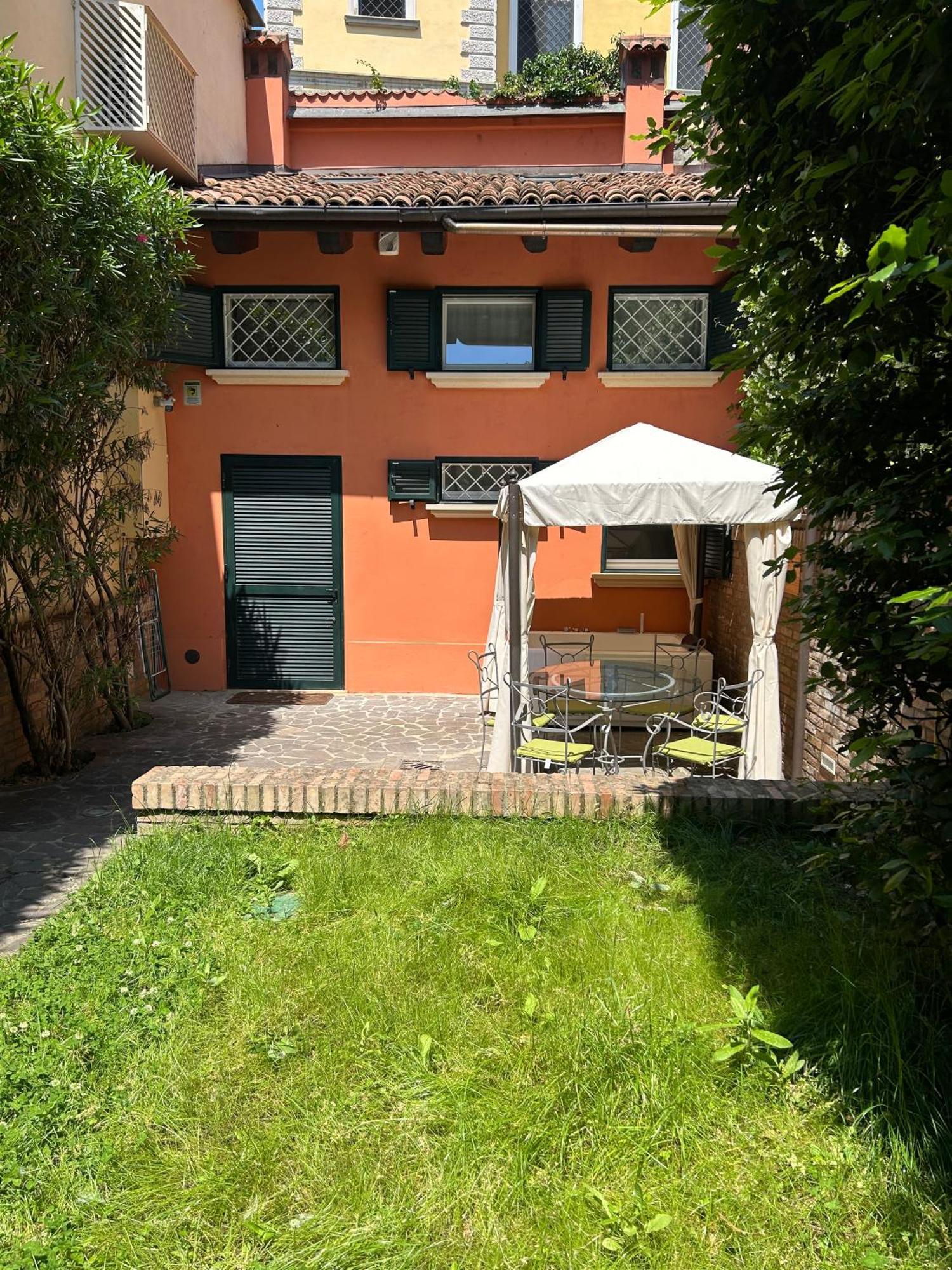 Hébergement de vacances Isaia Garden -private Garden Bath Bolognarooms