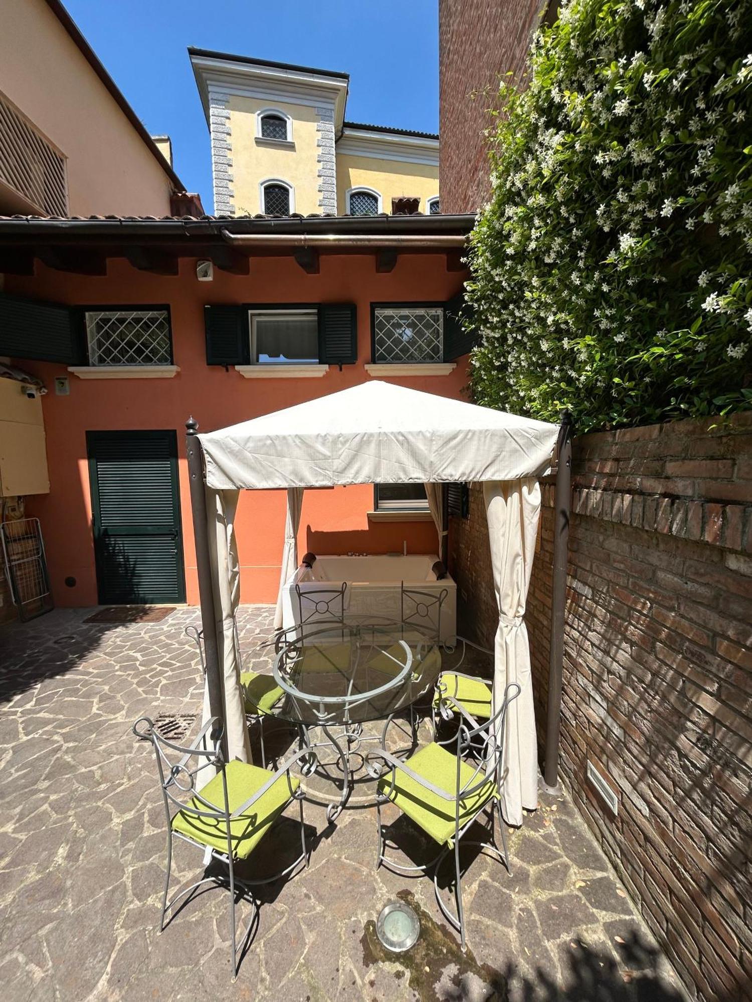 Hébergement de vacances Isaia Garden -private Garden Bath Bolognarooms Bologne