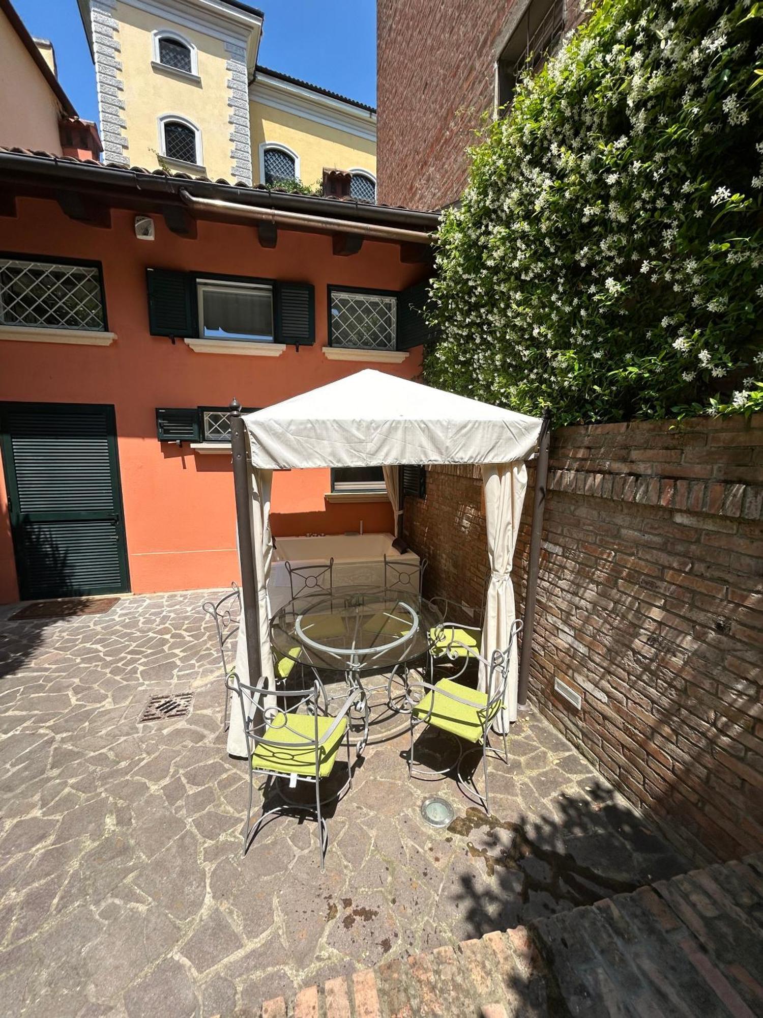 Isaia Garden -private Garden Bath Bolognarooms * Bologne