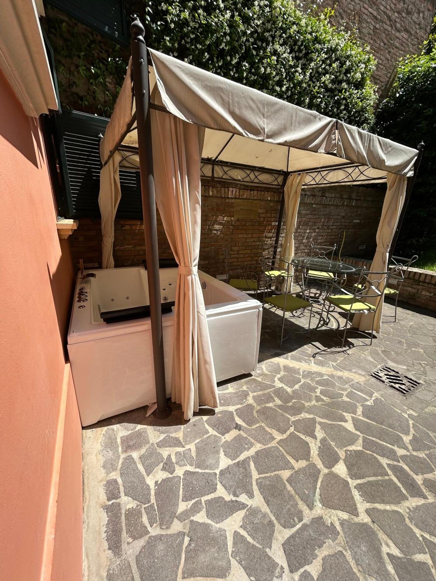 Casa de Férias Isaia Garden -private Garden Bath Bolognarooms *